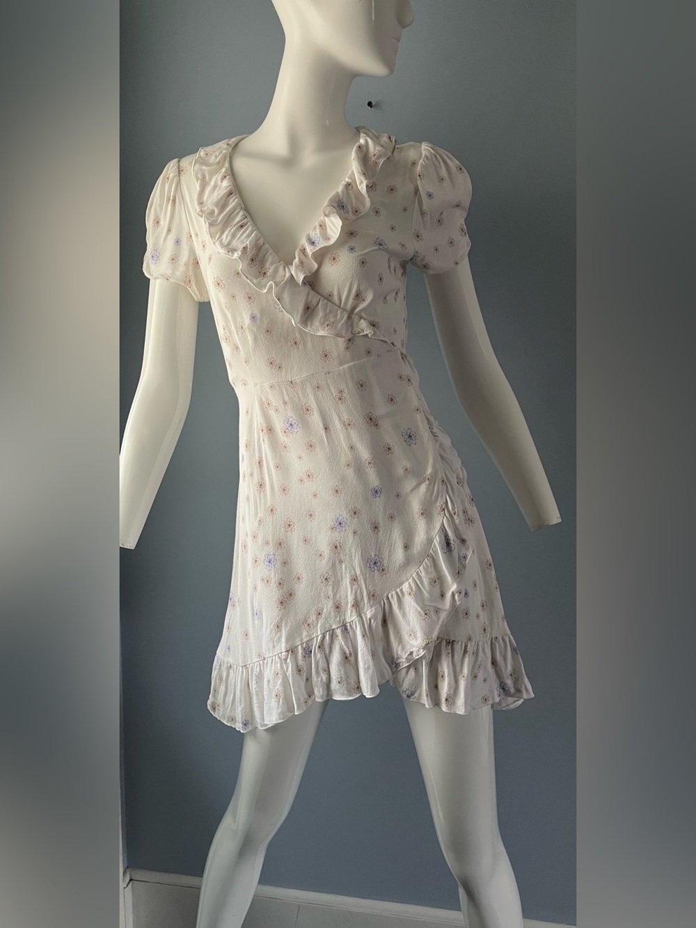 Sunday Best White Savoy Ruffle Hem Aritzia Mini Wrap Dress Floral Print Size S - Picture 2 of 11